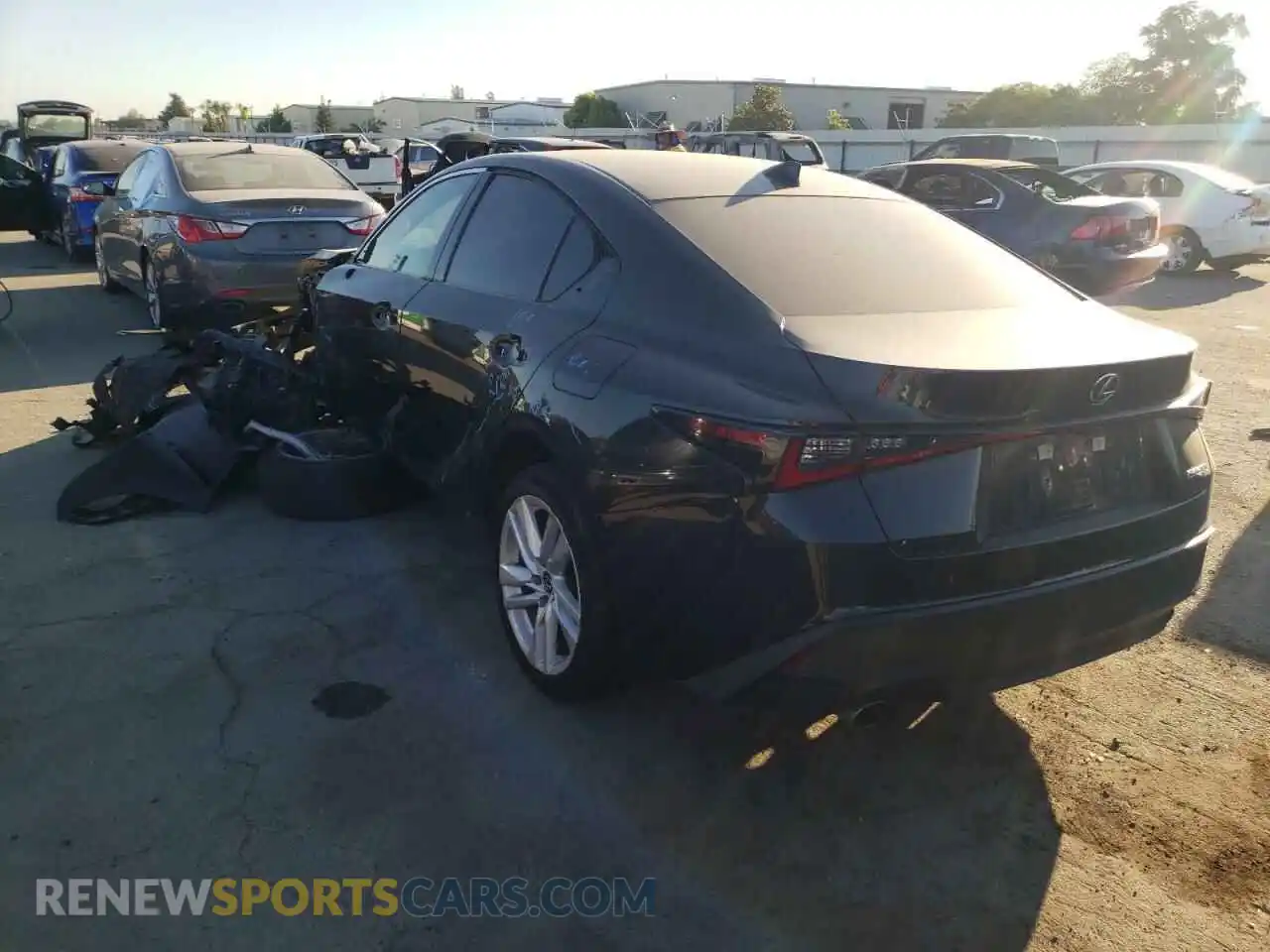 3 fotografías del automóvil dañado JTHCA1D23M5115436 LEXUS IS 2021
