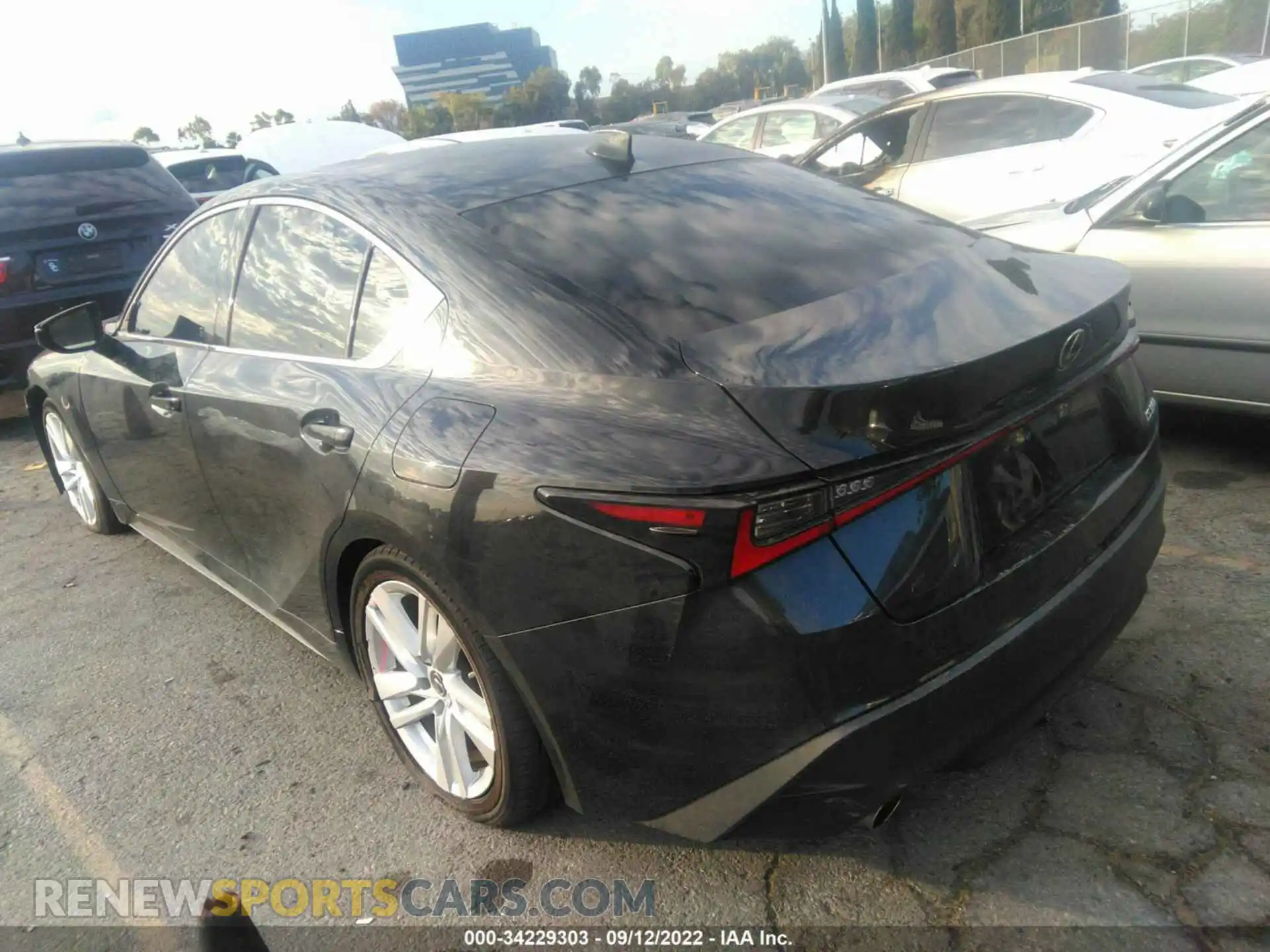 3 fotografías del automóvil dañado JTHCA1D2XM5110623 LEXUS IS 2021
