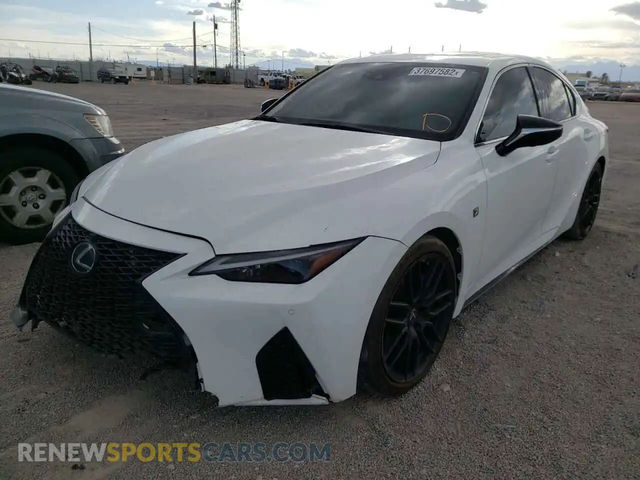 2 fotografías del automóvil dañado JTHGZ1B26M5037442 LEXUS IS 2021