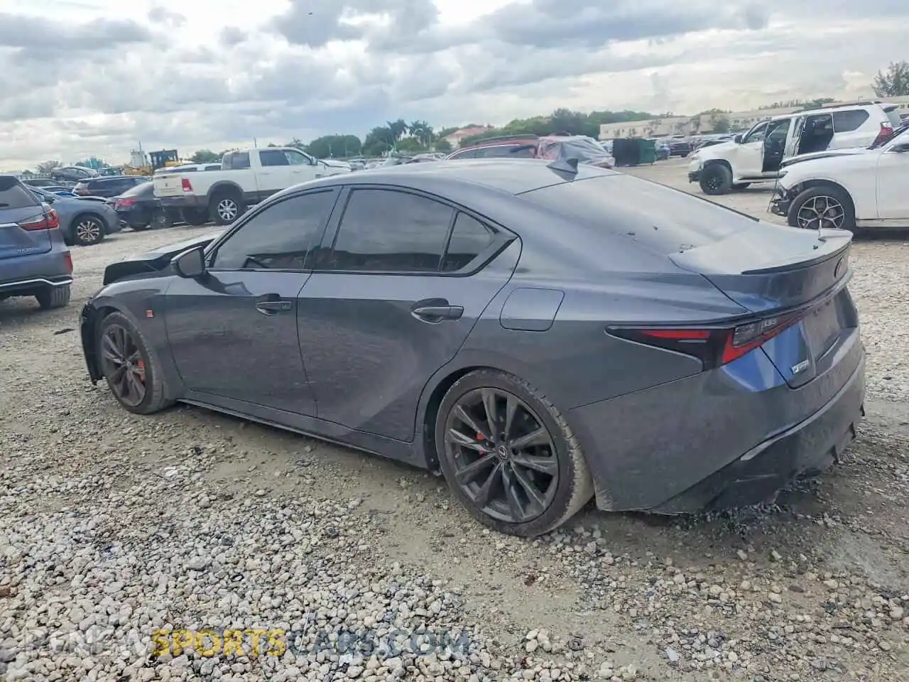 2 fotografías del automóvil dañado JTHGZ1B29M5041095 LEXUS IS 2021