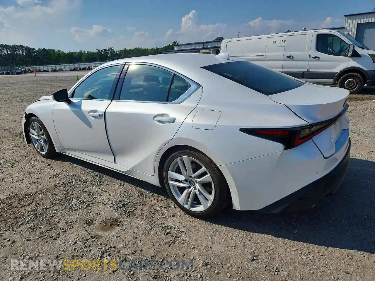 2 fotografías del automóvil dañado JTHCA1D20P5127080 LEXUS IS 2023