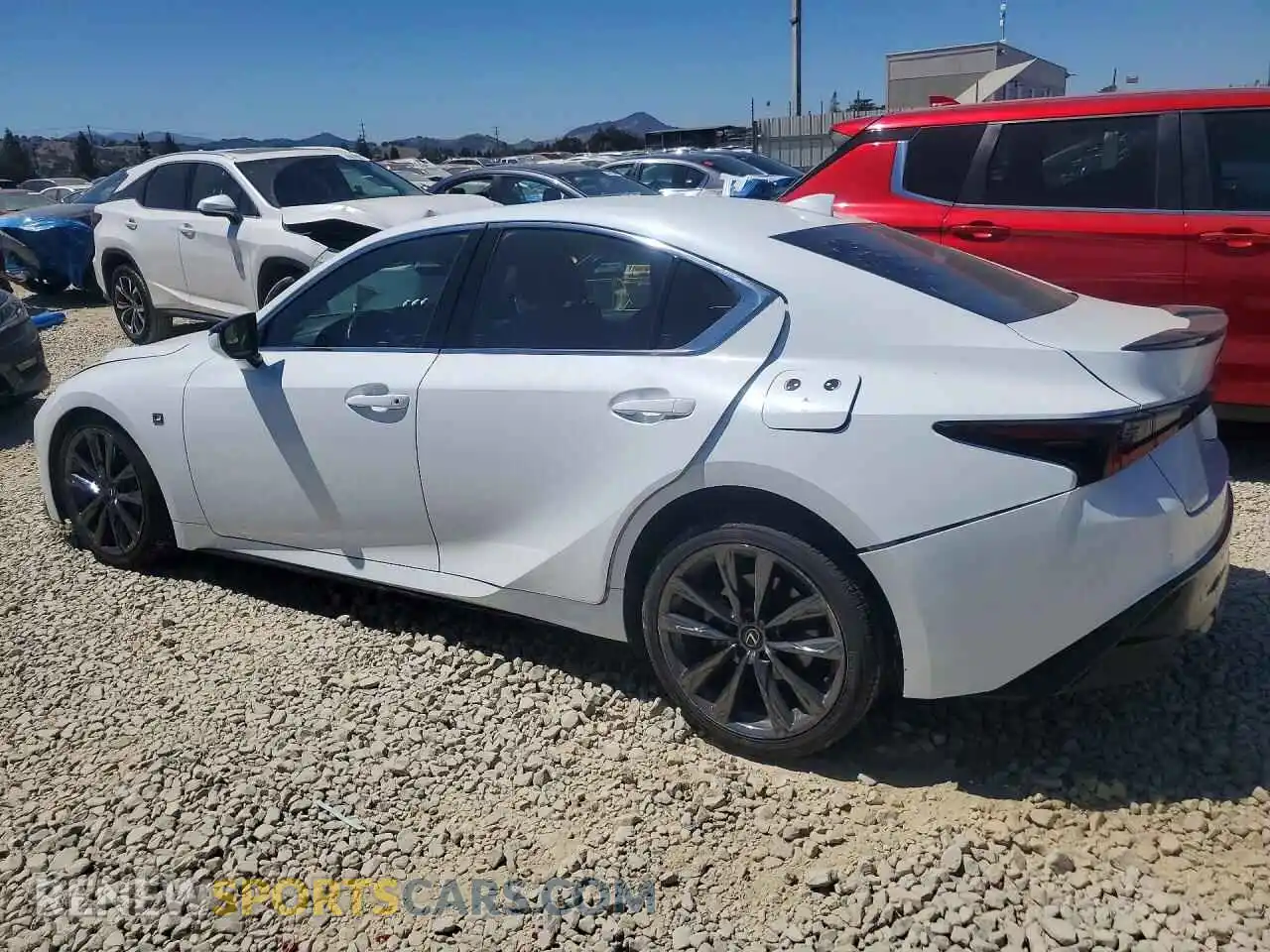 2 fotografías del automóvil dañado JTHGZ1B23P5066823 LEXUS IS 2023