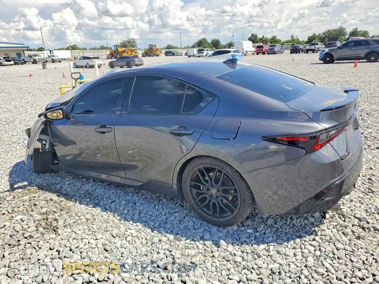 2 fotografías del automóvil dañado JTHGZ1B20R5081069 LEXUS IS 2024