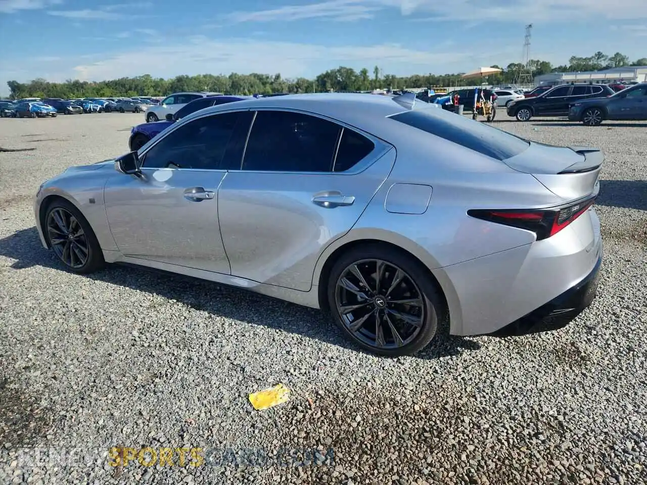 2 fotografías del automóvil dañado JTHBZ1B21S5086748 LEXUS IS 2025