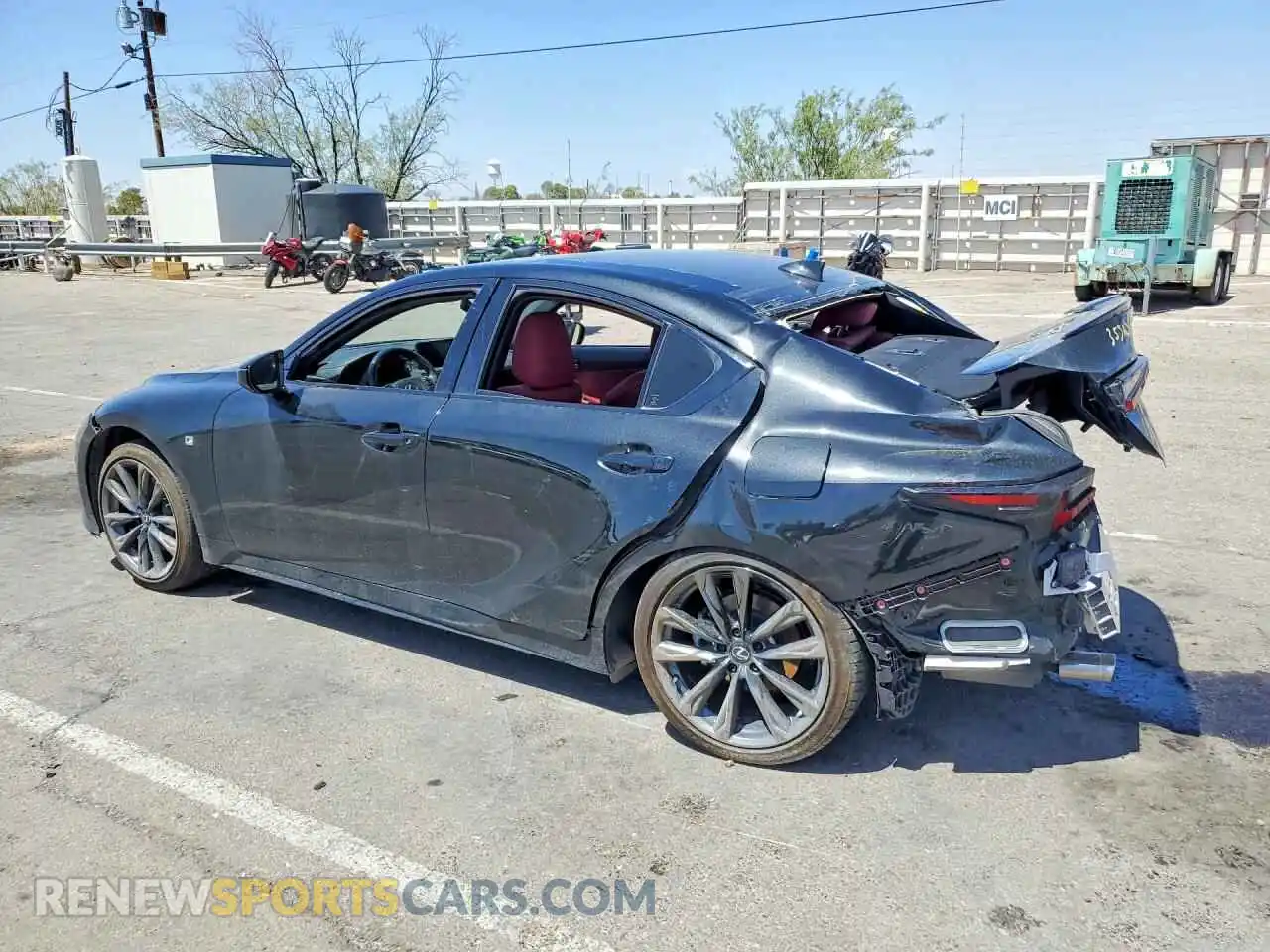 2 fotografías del automóvil dañado JTHGZ1B26S5090462 LEXUS IS 2025