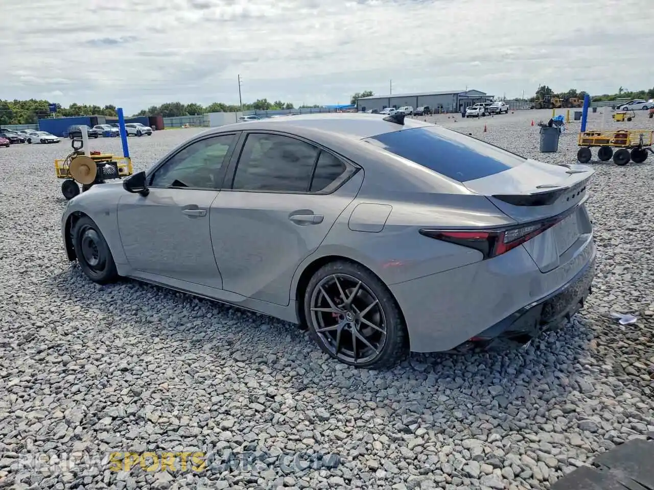 2 fotografías del automóvil dañado JTHGZ1B2XT5103991 LEXUS IS 2026