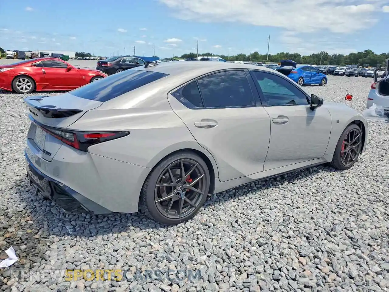 3 fotografías del automóvil dañado JTHGZ1B2XT5103991 LEXUS IS 2026