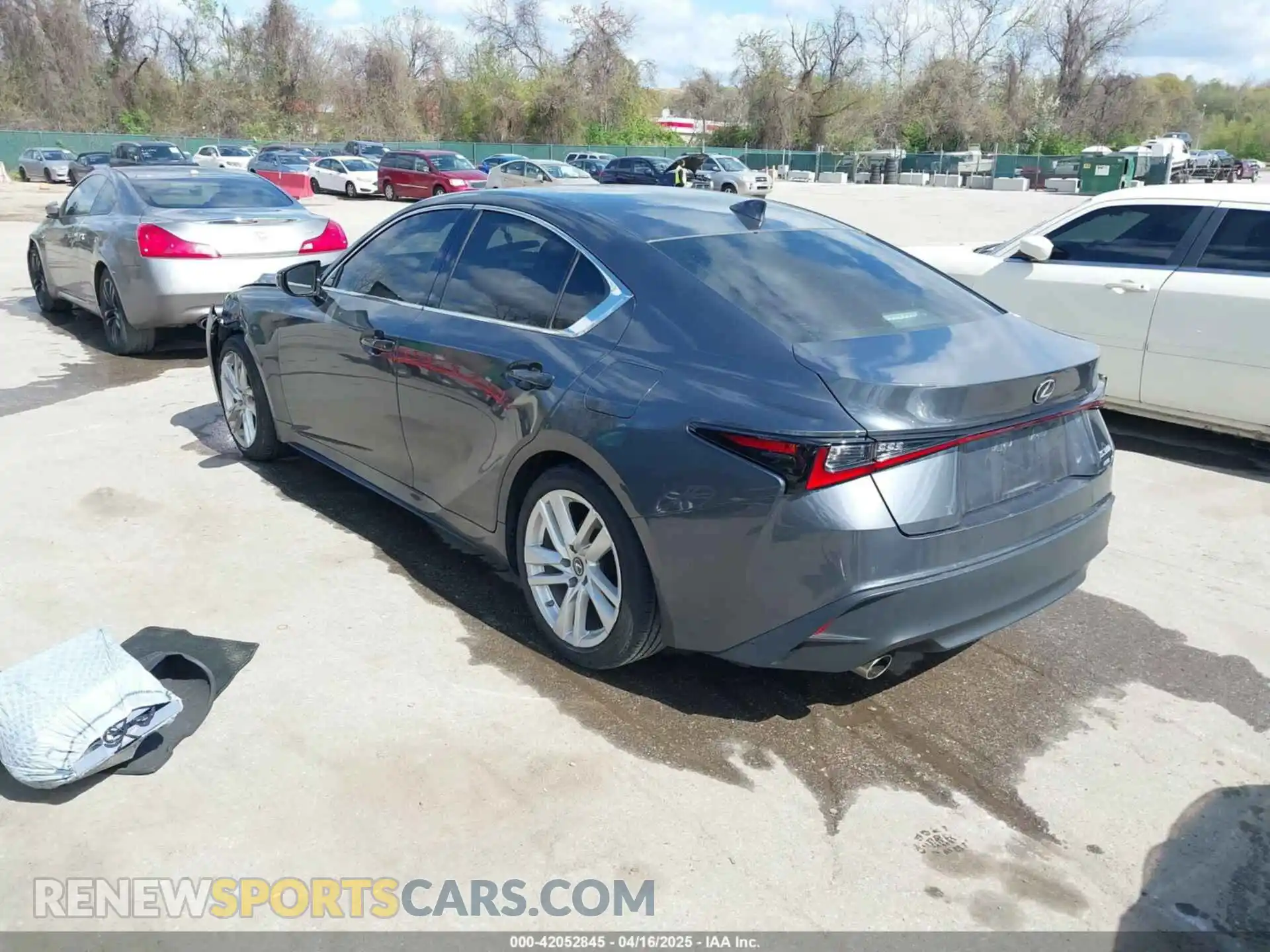 3 Фотография поврежденного автомобиля JTHC81F21M5046917 LEXUS IS 300 2021