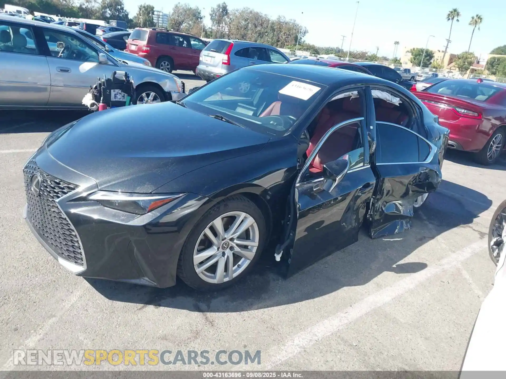 2 Фотография поврежденного автомобиля JTHCA1D27M5114077 LEXUS IS 300 2021