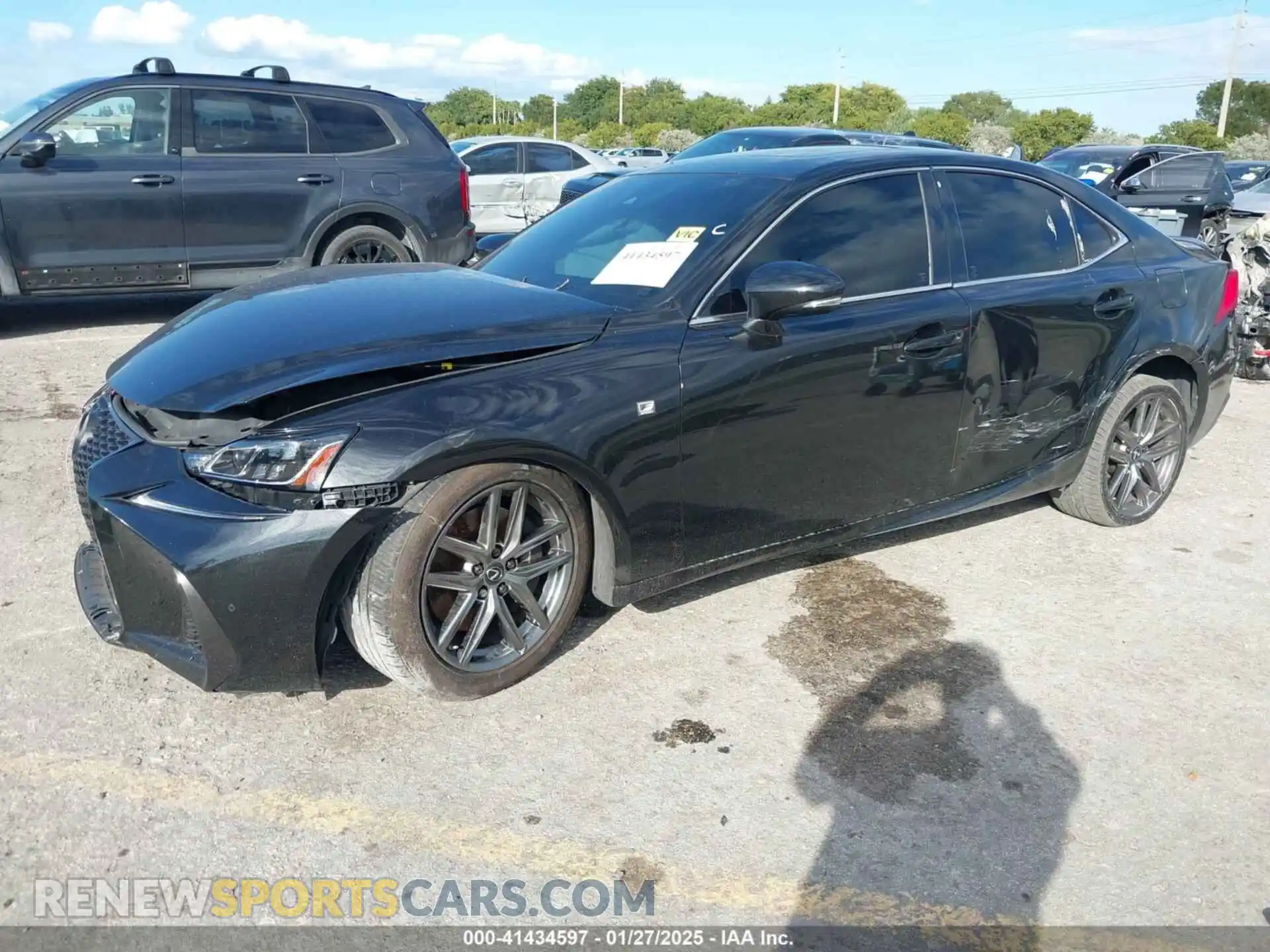 2 fotografías del automóvil dañado JTHCZ1D26K5016681 LEXUS IS 350 2019