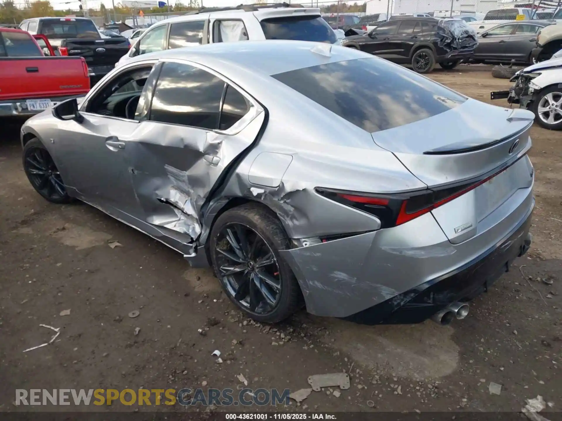 3 Фотография поврежденного автомобиля JTHGZ1B22M5042279 LEXUS IS 350 2021