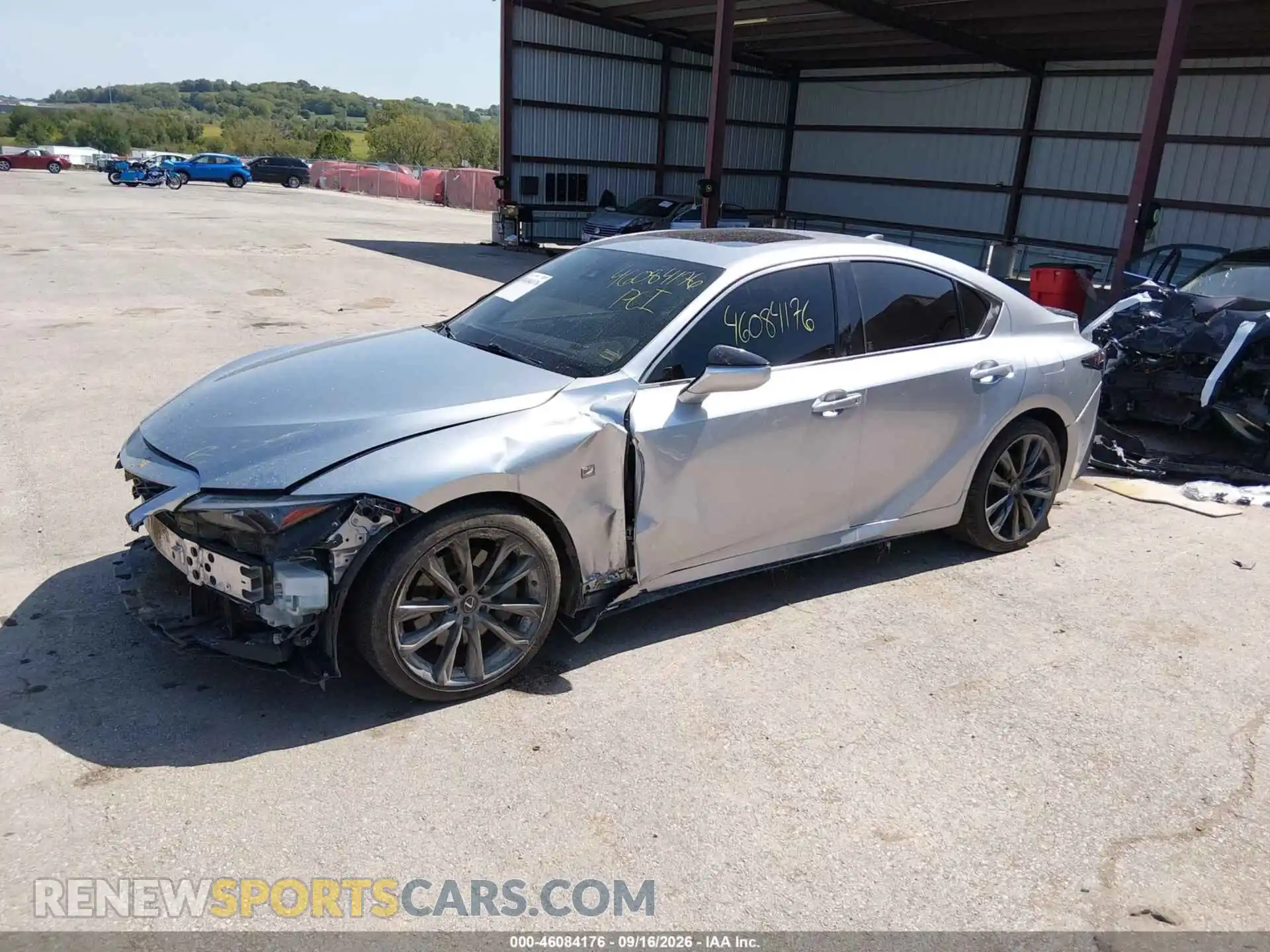 2 Фотография поврежденного автомобиля JTHGZ1B22M5048177 LEXUS IS 350 2021
