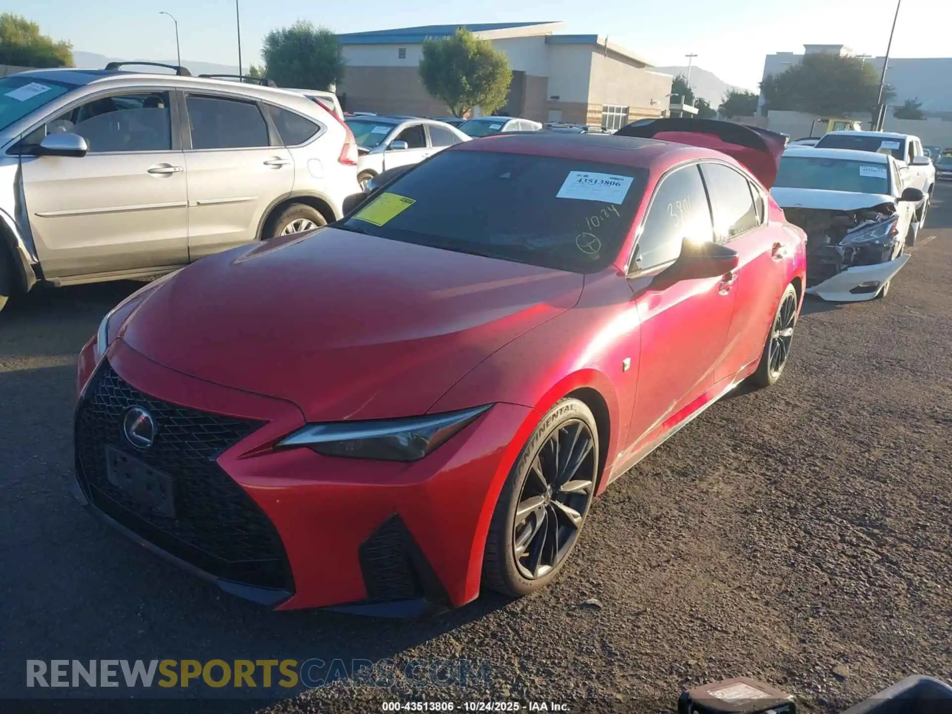 2 fotografías del automóvil dañado JTHGZ1B24M5040534 LEXUS IS 350 2021