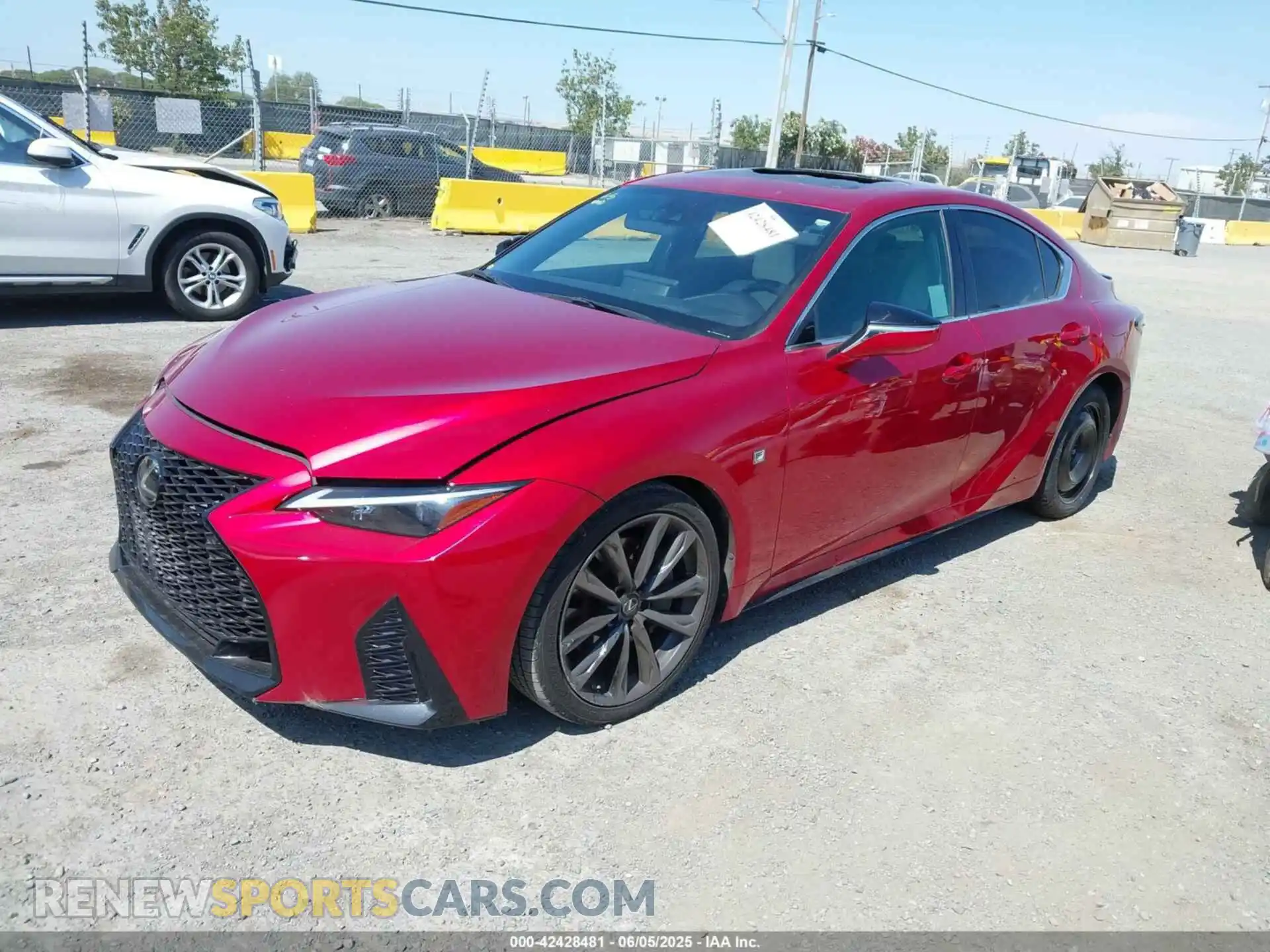 2 fotografías del automóvil dañado JTHGZ1B25M5040591 LEXUS IS 350 2021