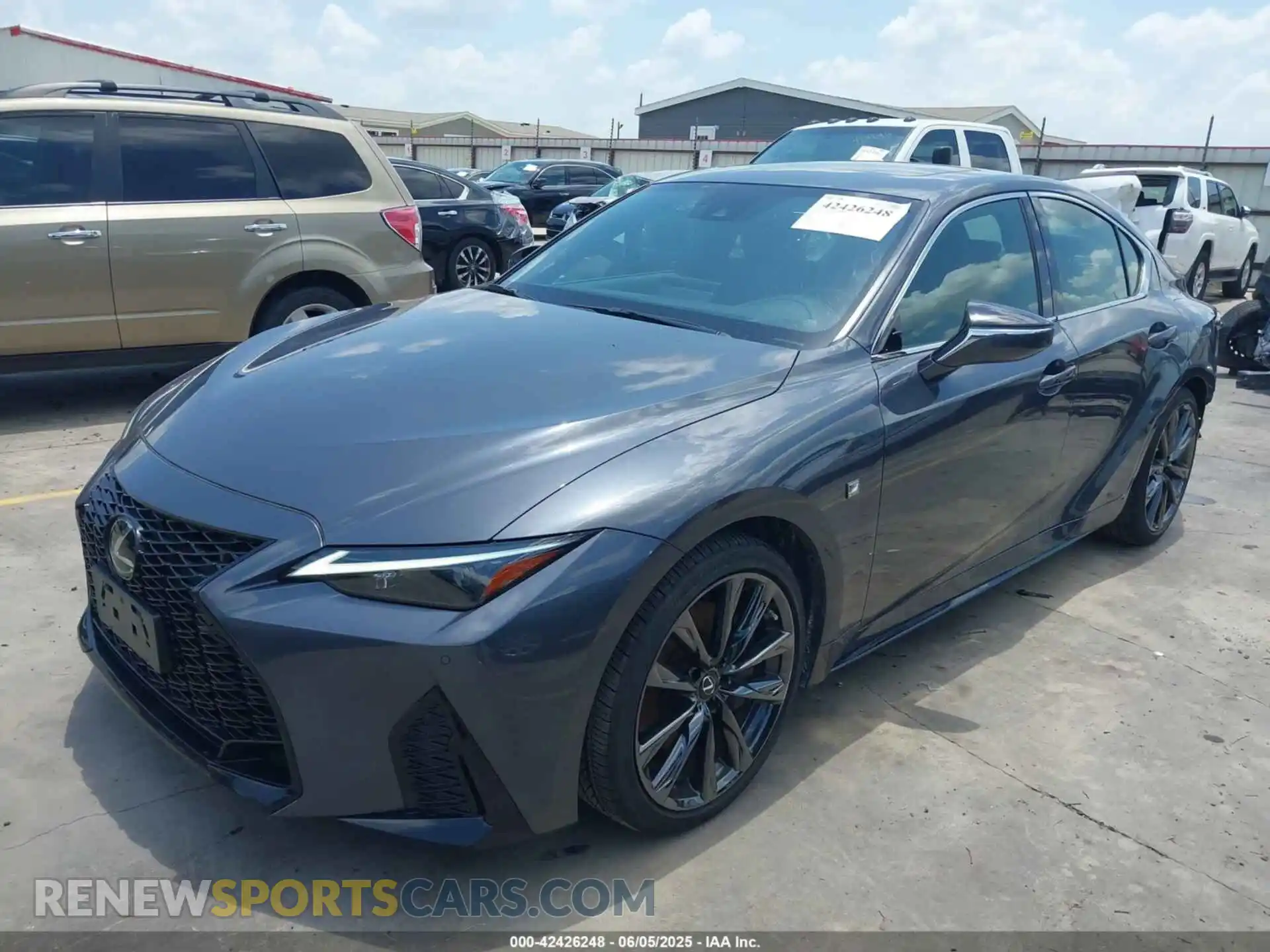 2 fotografías del automóvil dañado JTHGZ1E23M5022151 LEXUS IS 350 2021