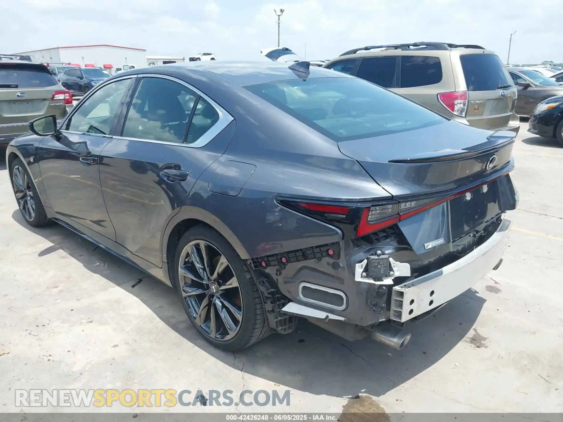 3 fotografías del automóvil dañado JTHGZ1E23M5022151 LEXUS IS 350 2021