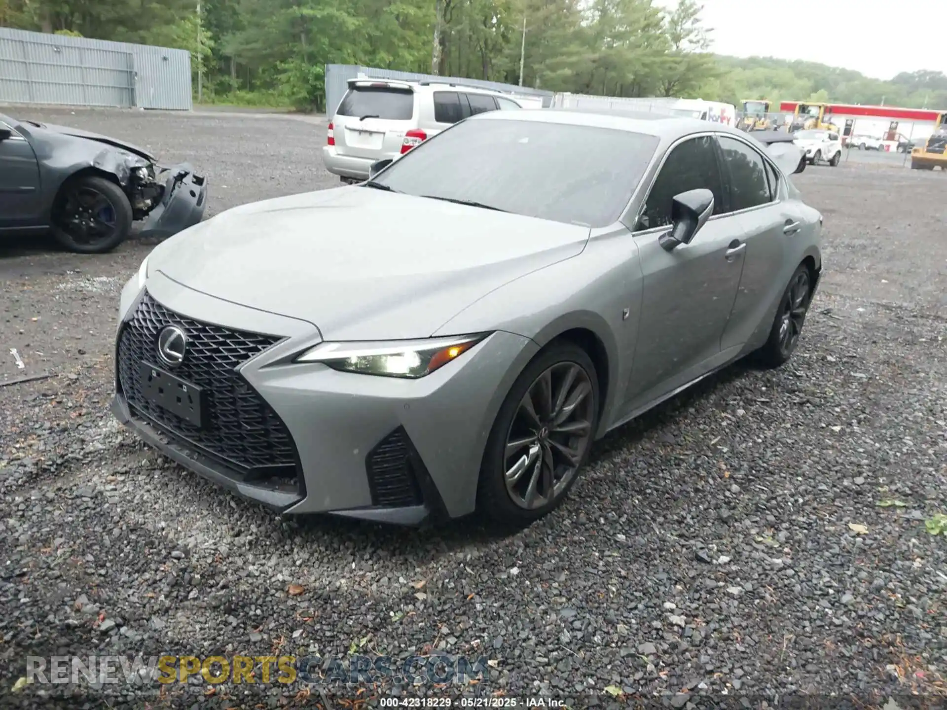 2 fotografías del automóvil dañado JTHGZ1E22R5035013 LEXUS IS 350 2024