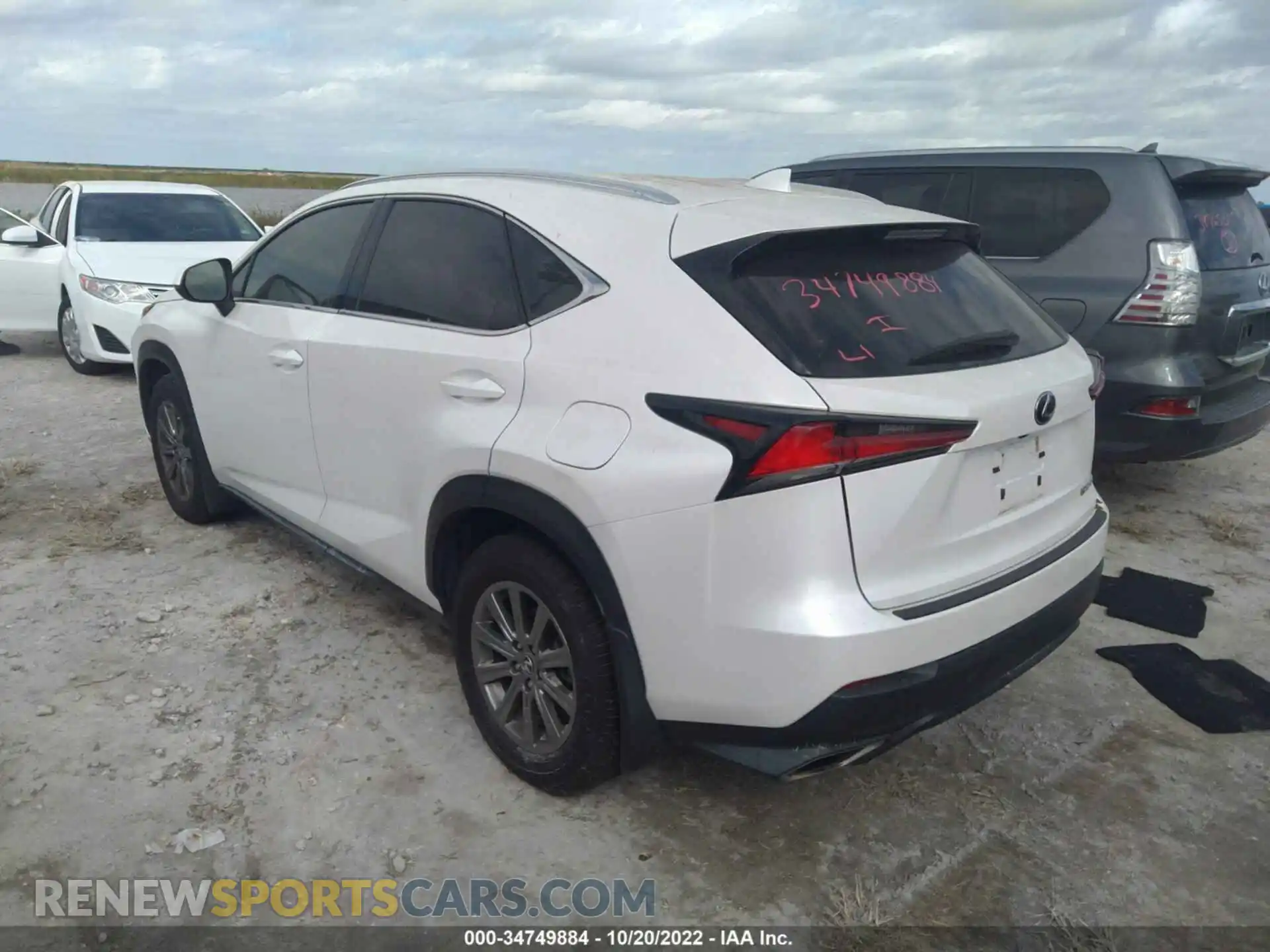 3 Фотография поврежденного автомобиля JTJYARBZXK2126290 LEXUS NX 2019