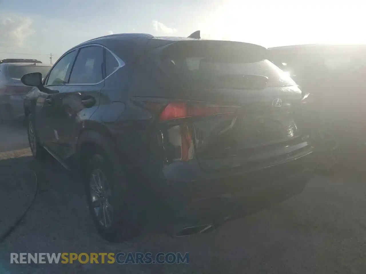 2 fotografías del automóvil dañado JTJAARBZ4L5012514 LEXUS NX 2020