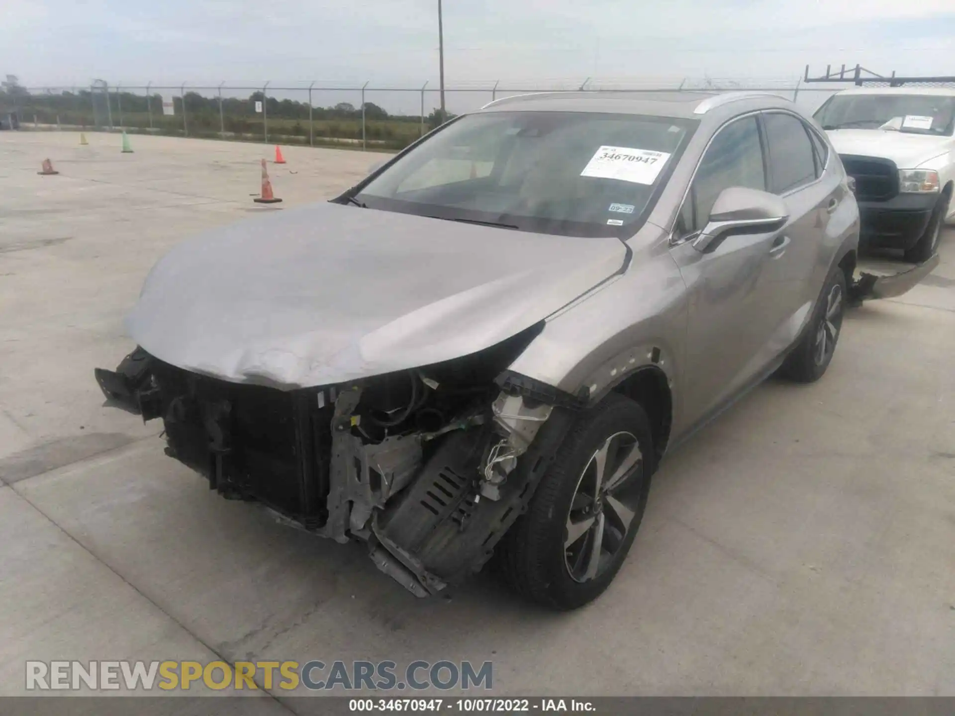 2 fotografías del automóvil dañado JTJGARBZ8L5003812 LEXUS NX 2020