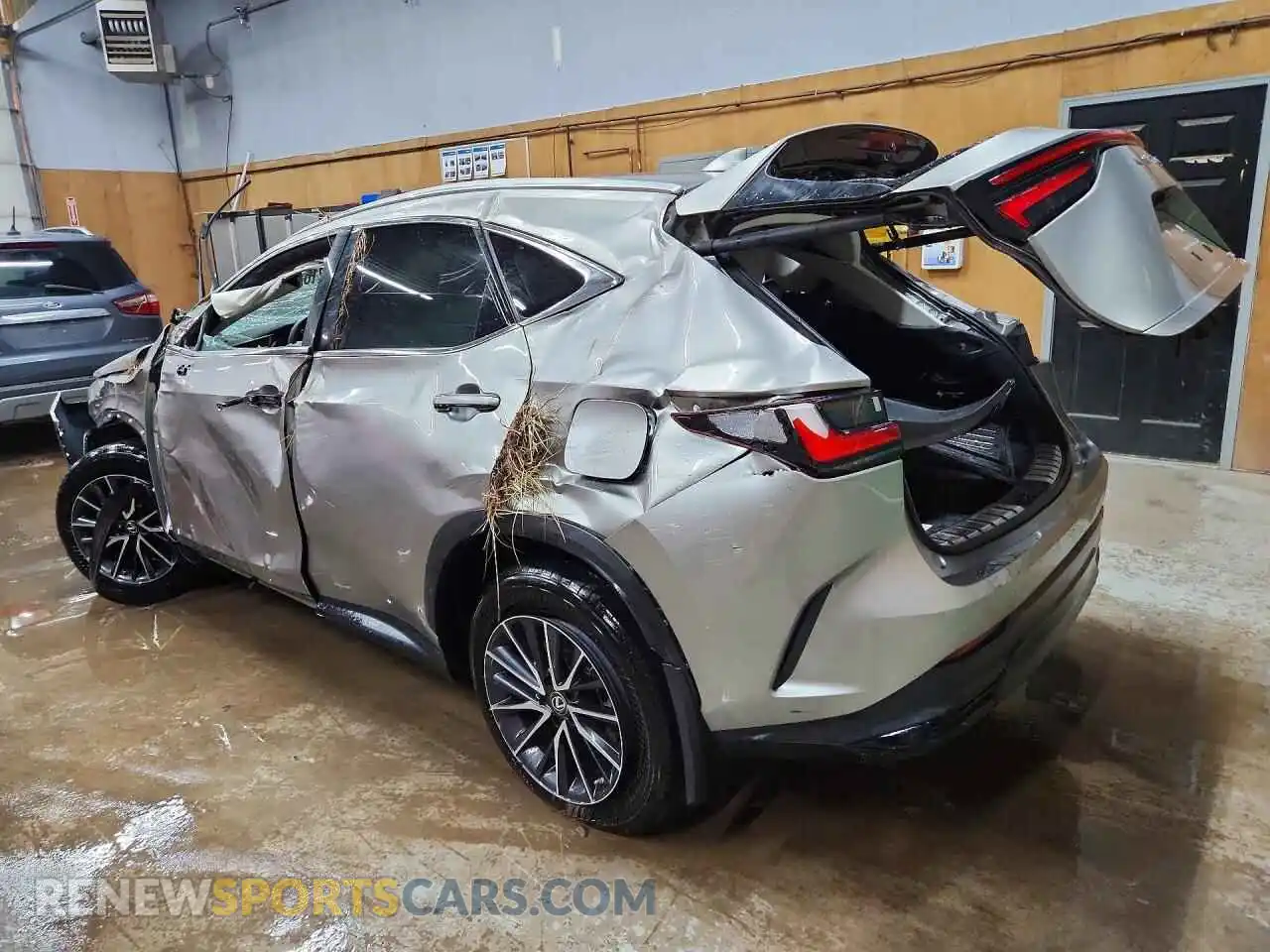 2 fotografías del automóvil dañado 2T2AKCEZ2NC001845 LEXUS NX 2022