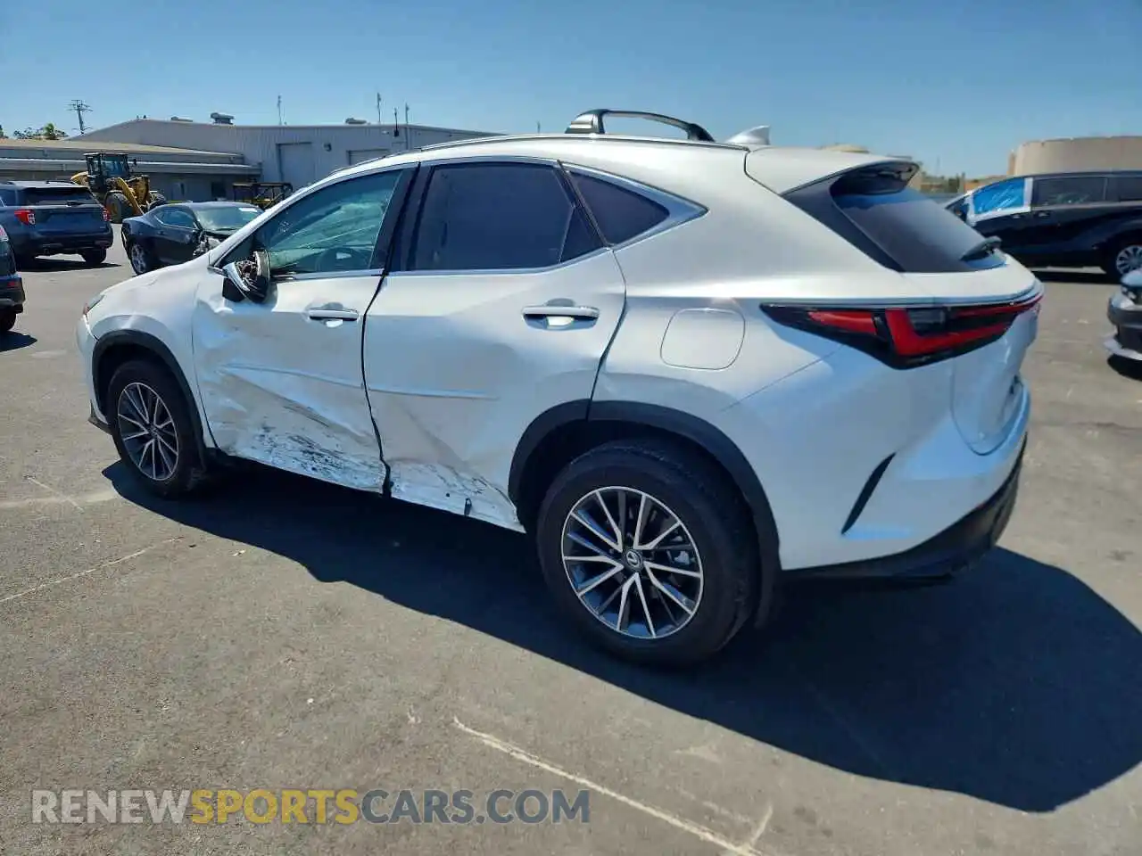 2 fotografías del automóvil dañado JTJGKCEZ9P2014394 LEXUS NX 2023