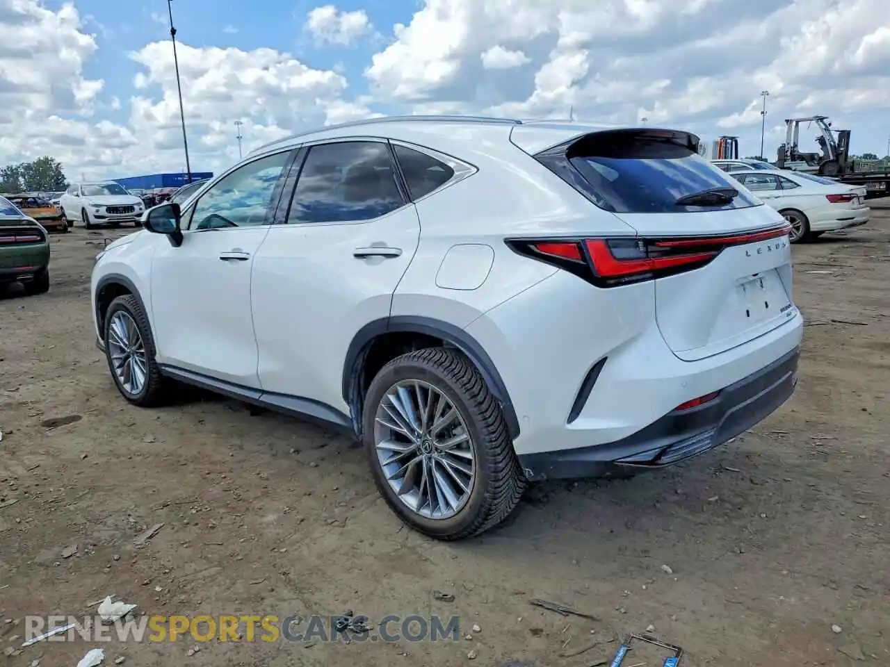2 fotografías del automóvil dañado JTJHKCEZ4R2017579 LEXUS NX 2024