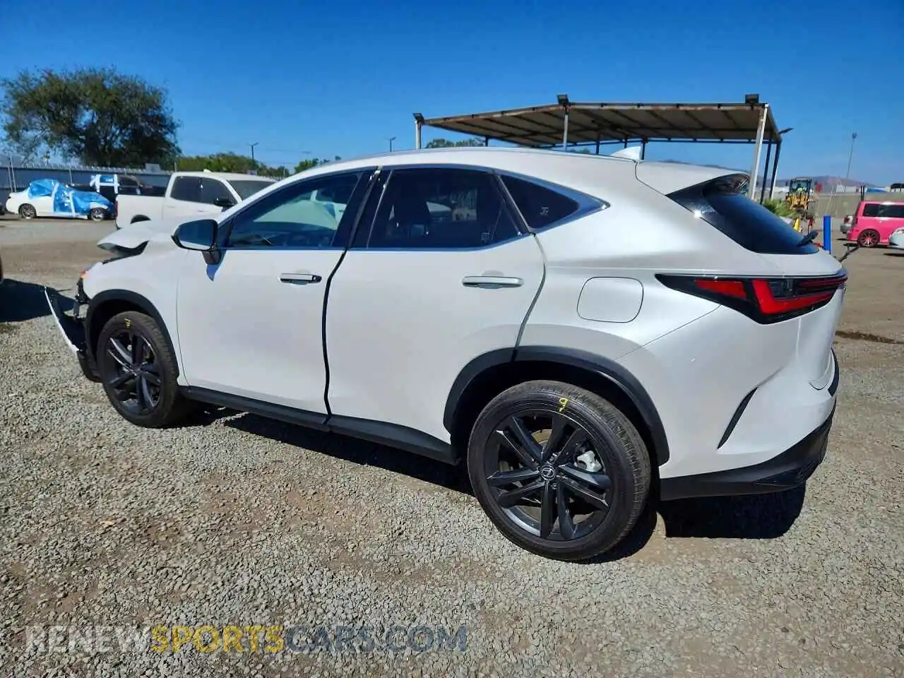 2 fotografías del automóvil dañado JTJHKCFZXR2034644 LEXUS NX 2024