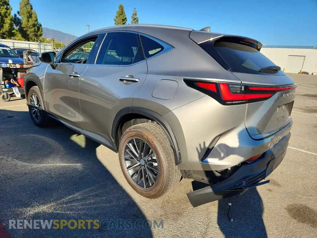 2 Фотография поврежденного автомобиля 2T2GKCEZ9TC077702 LEXUS NX 2026