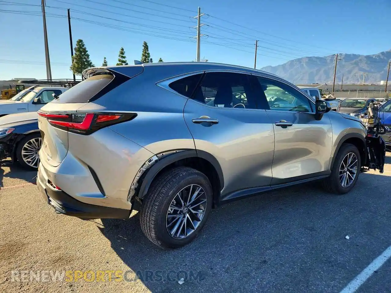 3 Фотография поврежденного автомобиля 2T2GKCEZ9TC077702 LEXUS NX 2026
