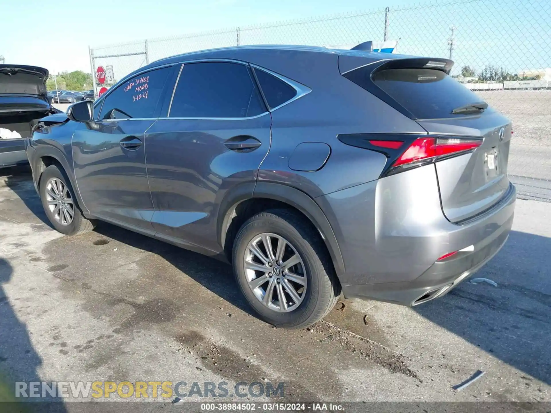 3 fotografías del automóvil dañado JTJAARBZ4L5009502 LEXUS NX 300 2020