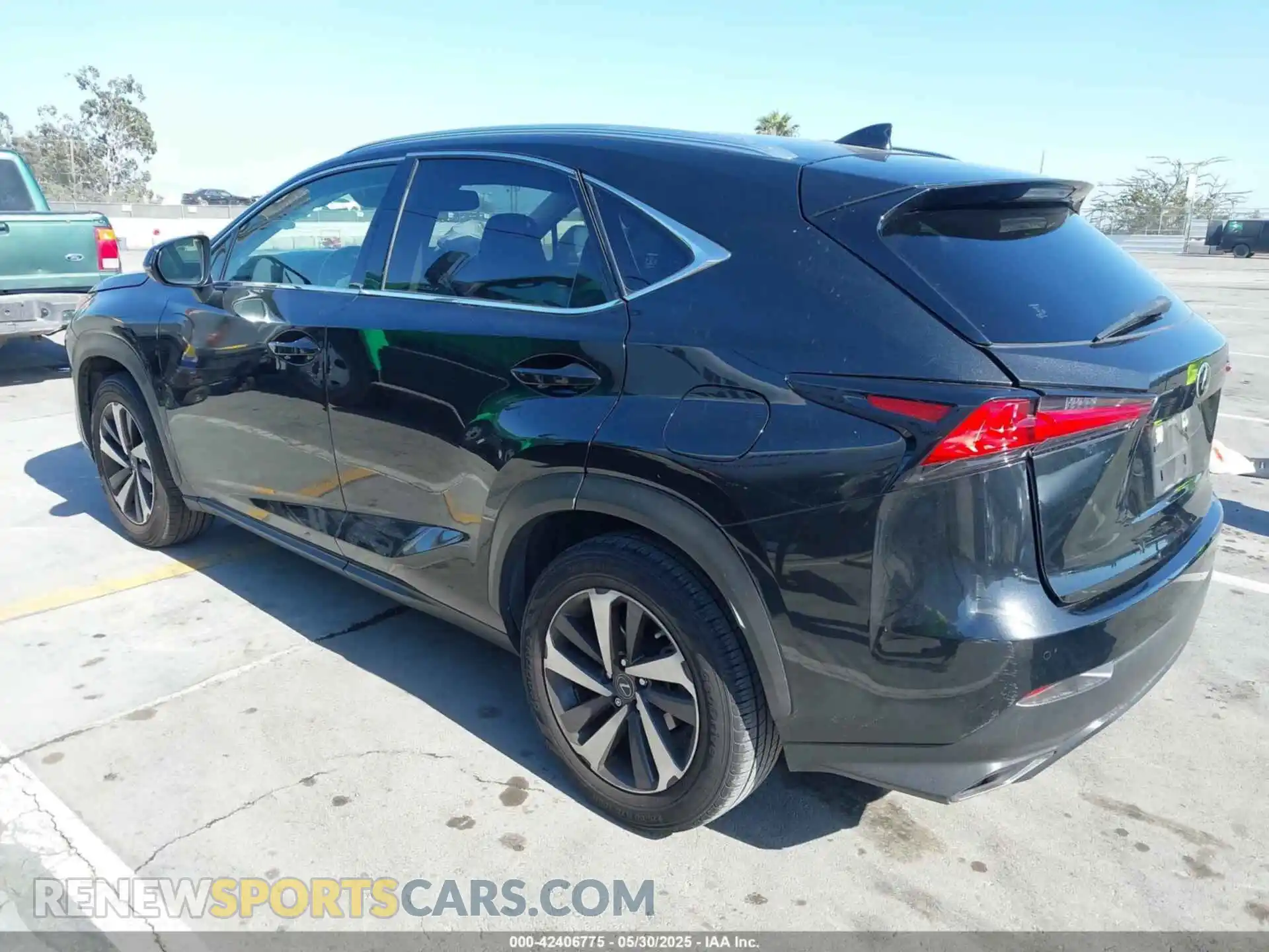 3 Фотография поврежденного автомобиля JTJDARBZ6L5006811 LEXUS NX 300 2020