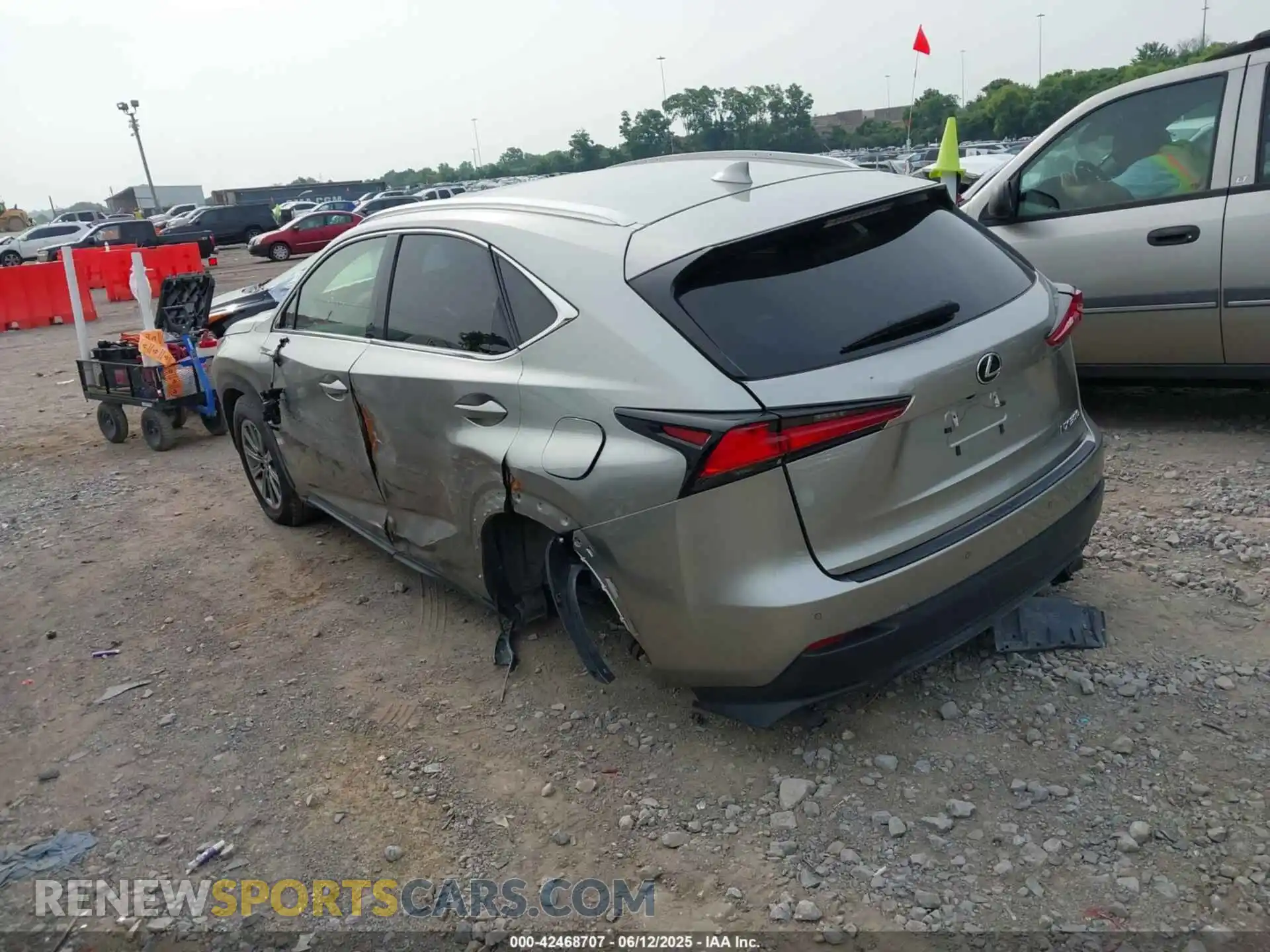 3 Фотография поврежденного автомобиля JTJDARBZ9L2171222 LEXUS NX 300 2020