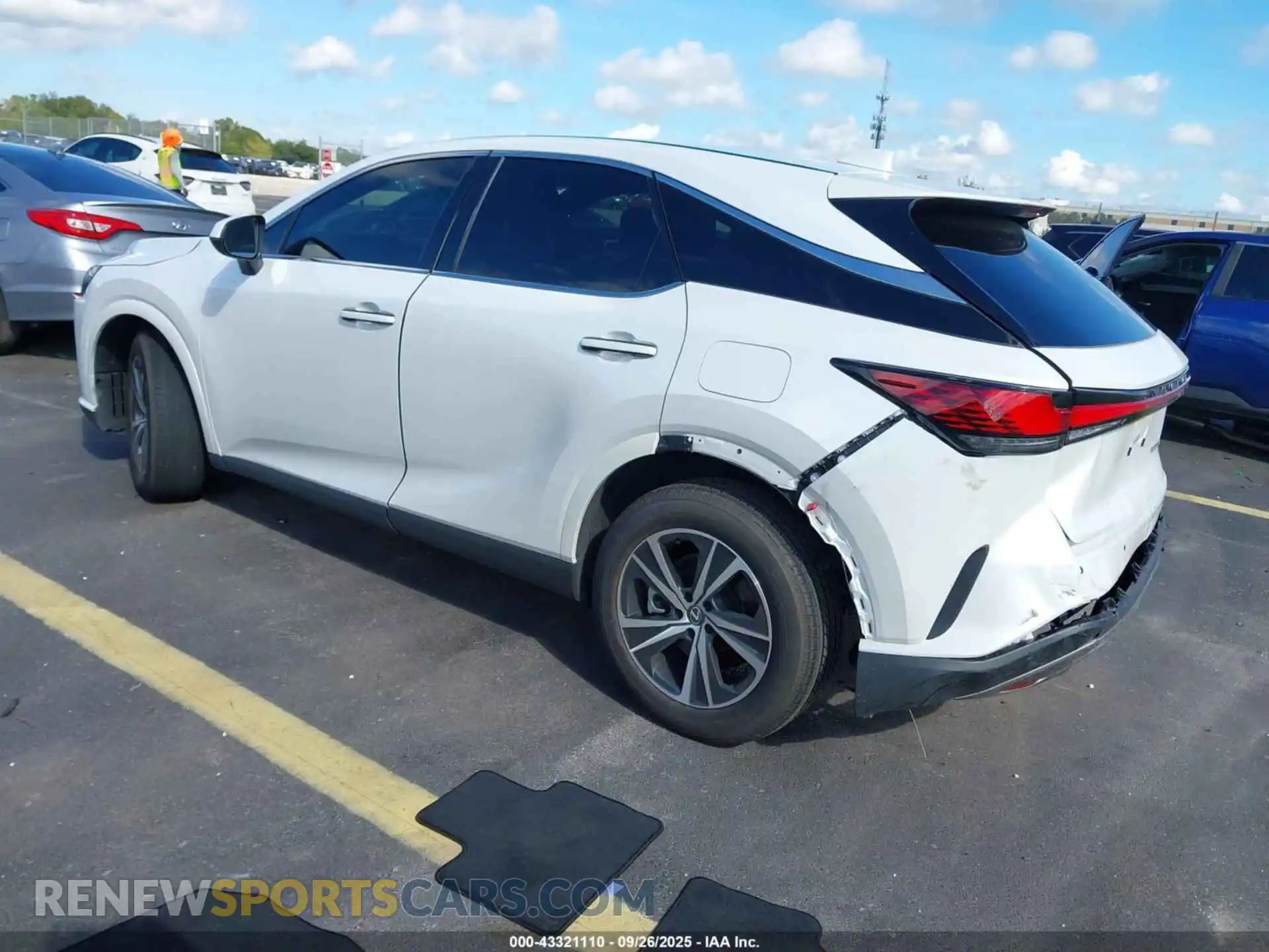 3 fotografías del automóvil dañado 2T2BAMBA3SC067750 LEXUS RX 350 2025