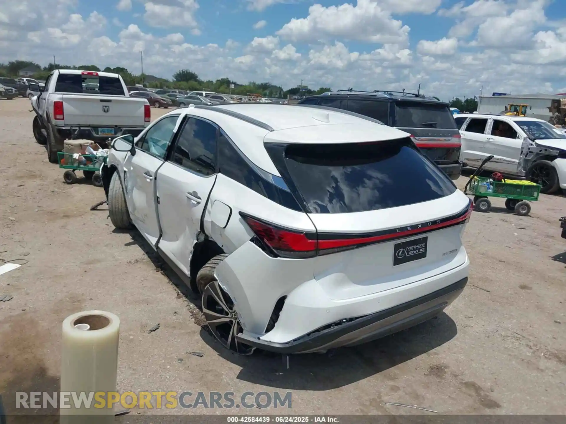 3 fotografías del automóvil dañado 2T2BAMBA7SC061210 LEXUS RX 350 2025