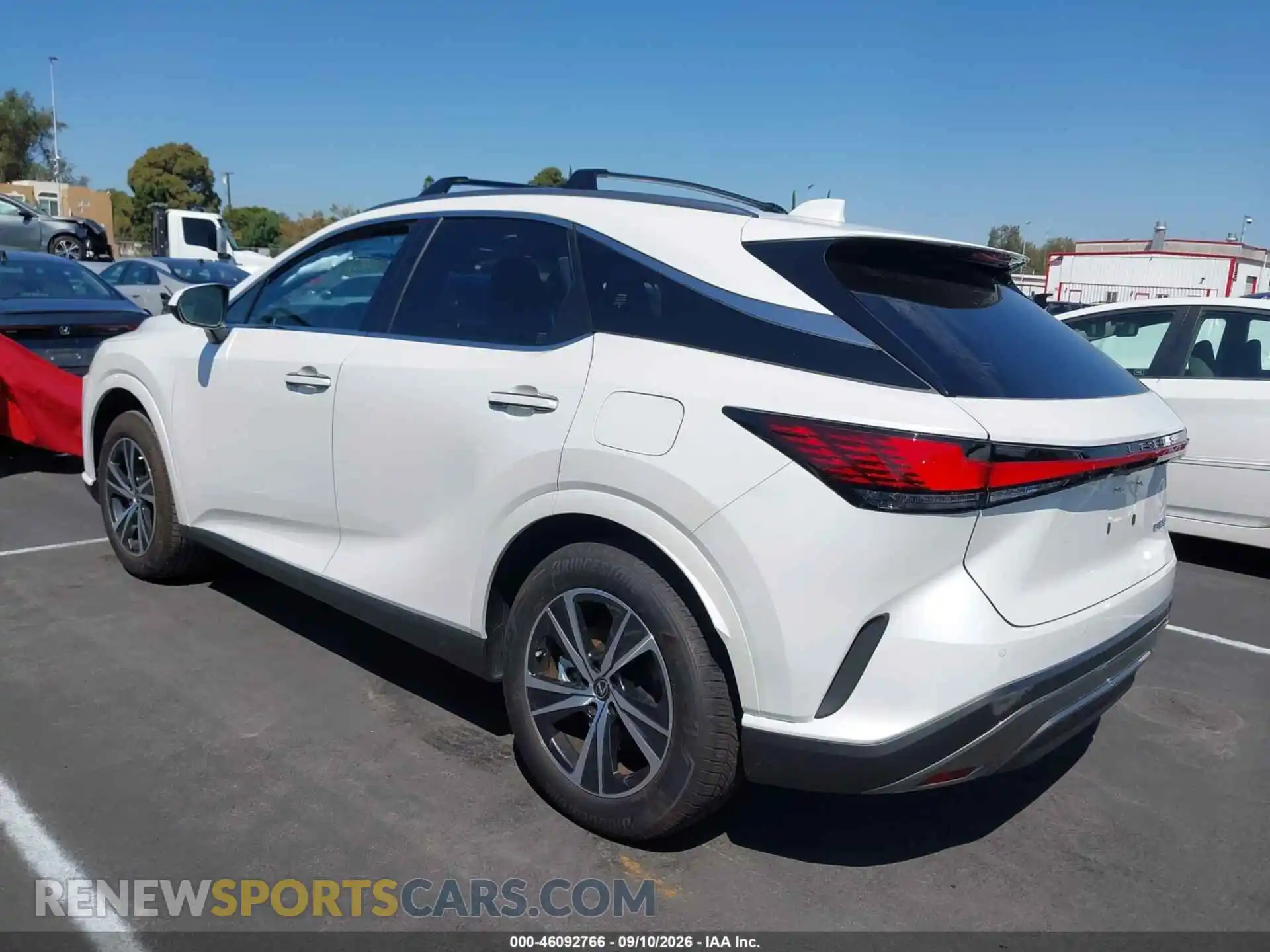 3 fotografías del automóvil dañado JTJCHMAA9S2032342 LEXUS RX 350 2025