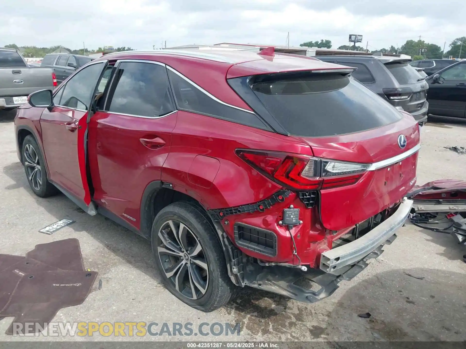 3 Photograph of a damaged car 2T2HGMDA8LC056606 LEXUS RX 450H 2020