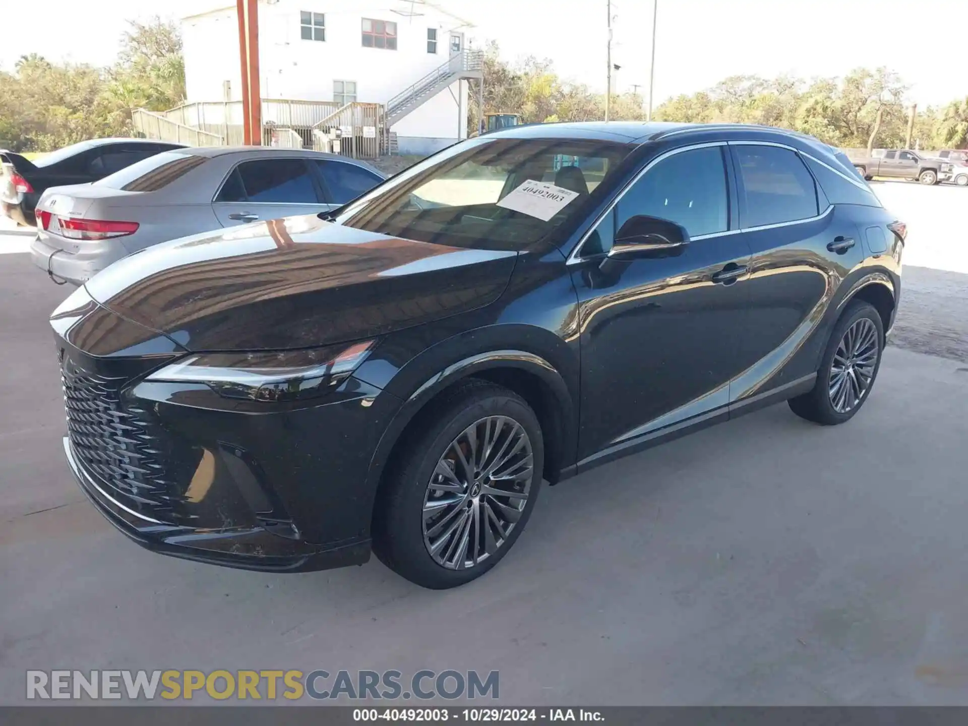 2 fotografías del automóvil dañado JTJCJMGAXR2014115 LEXUS RX 450H+ 2024
