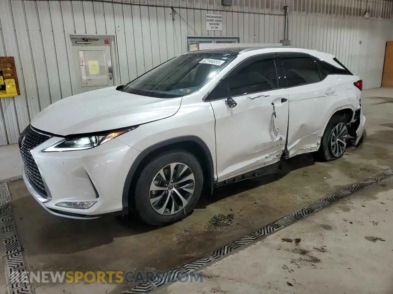 1 Photograph of a damaged car 2T2HZMDA4NC338142 LEXUS RX350 2022