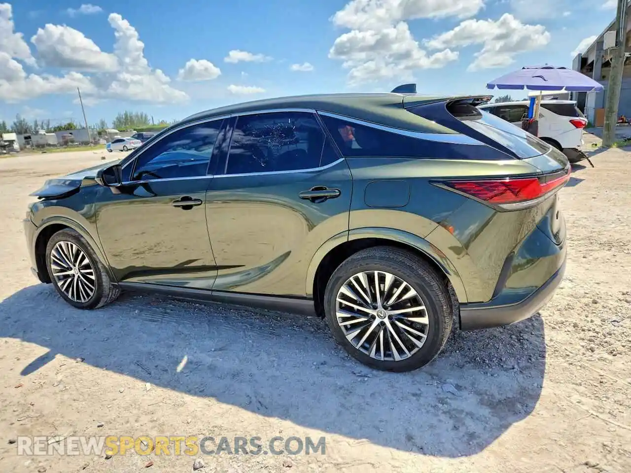2 fotografías del automóvil dañado 2T2BAMBAXPC005947 LEXUS RX350 2023