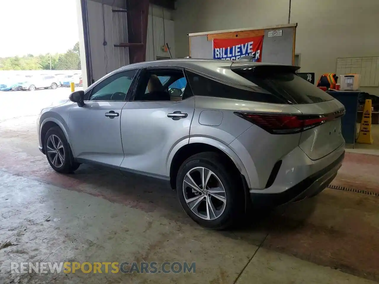 2 Фотография поврежденного автомобиля 2T2BAMCA2RC071720 LEXUS RX350 2024