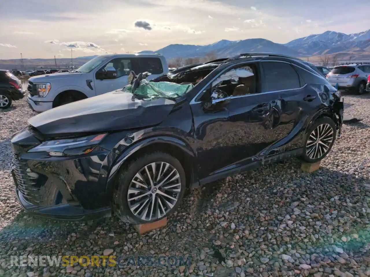1 Фотография поврежденного автомобиля 2T2BAMCA7RC074760 LEXUS RX350 2024