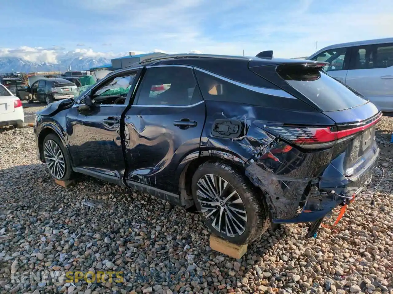 2 Фотография поврежденного автомобиля 2T2BAMCA7RC074760 LEXUS RX350 2024
