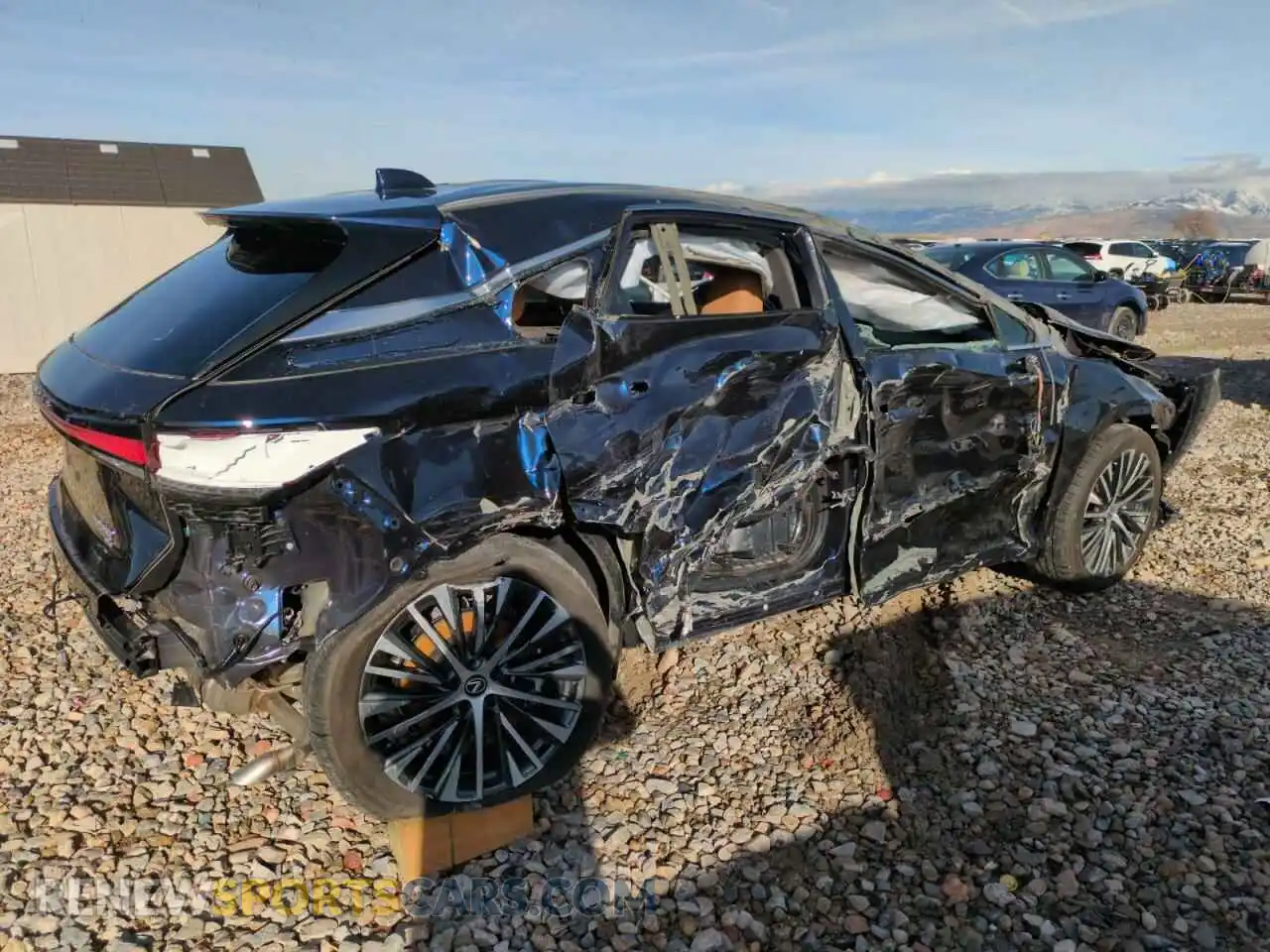 3 Фотография поврежденного автомобиля 2T2BAMCA7RC074760 LEXUS RX350 2024