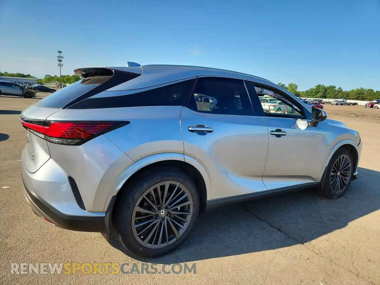 3 Фотография поврежденного автомобиля 2T2BAMCA9RC078051 LEXUS RX350 2024
