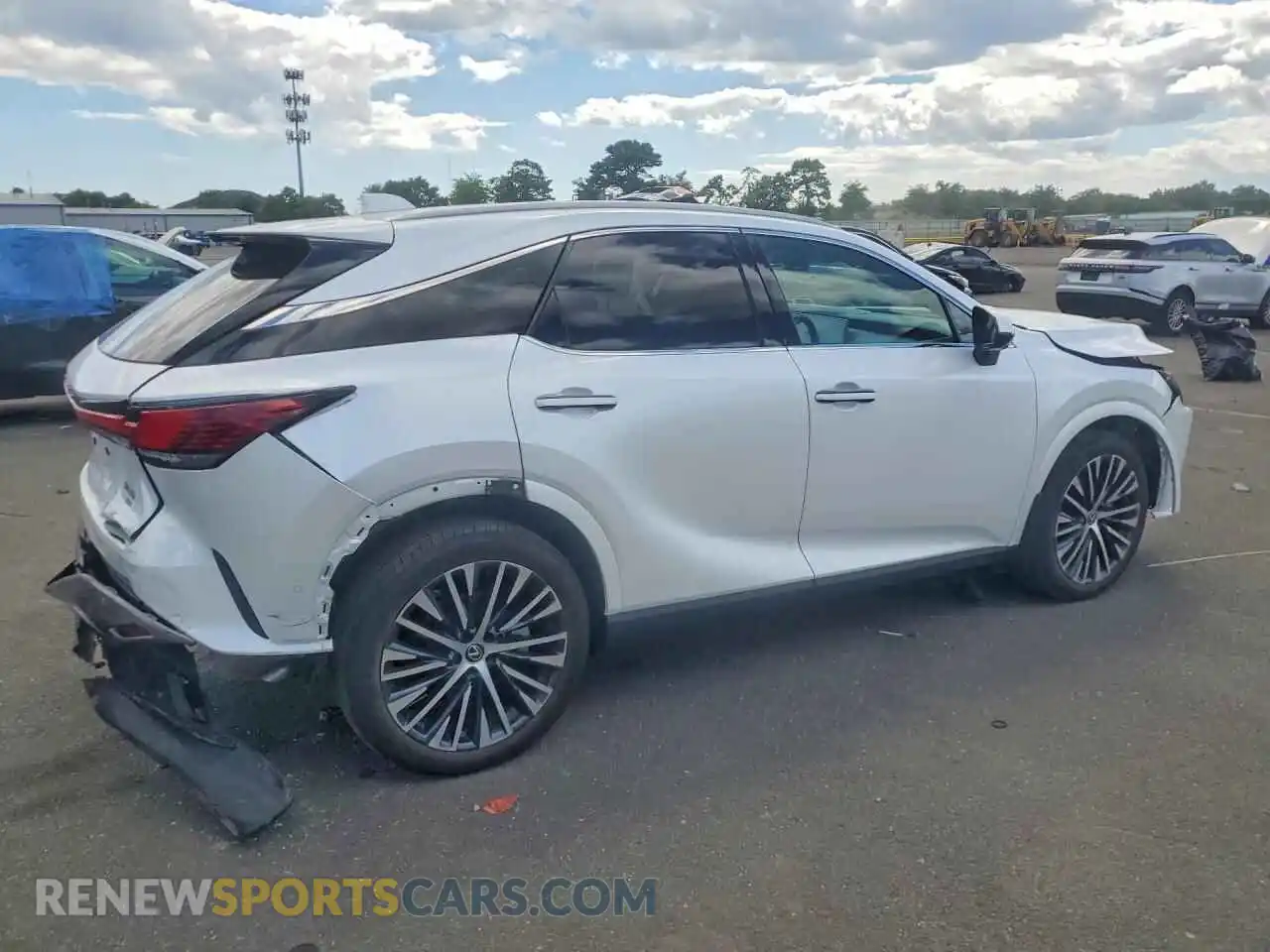 3 Фотография поврежденного автомобиля 2T2BAMCAXRC071223 LEXUS RX350 2024