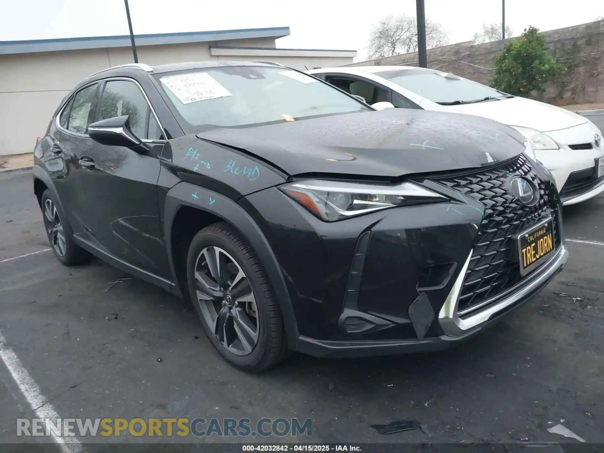 1 Photograph of a damaged car JTHY3JBH0K2013968 LEXUS UX 200 2019