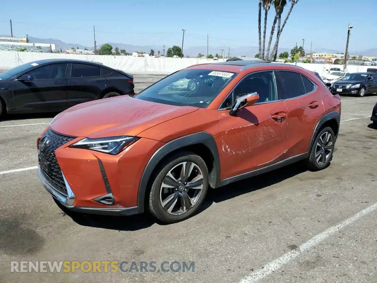 1 Фотография поврежденного автомобиля JTHY3JBH5K2020401 LEXUS UX 200 2019
