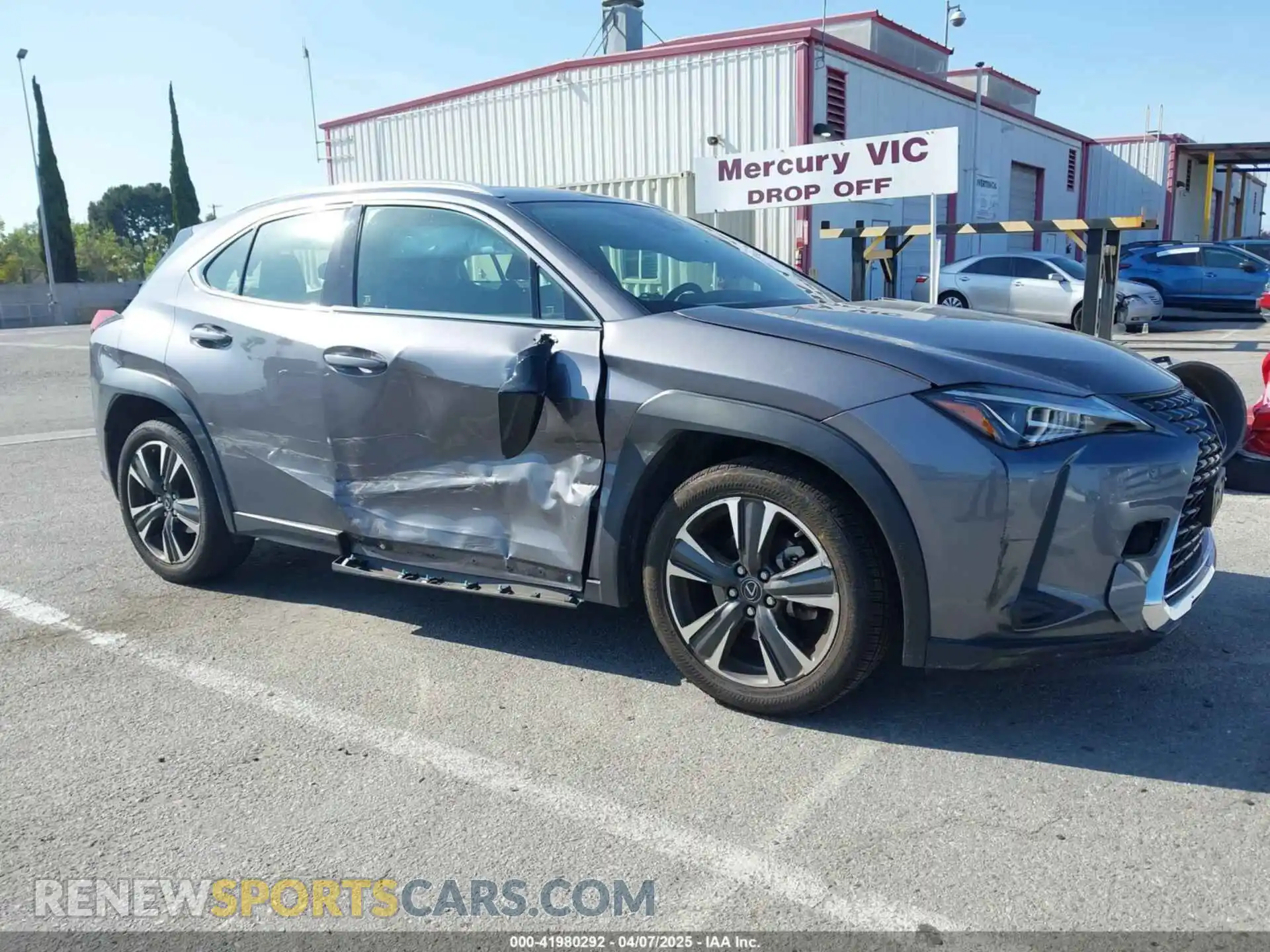 1 Photograph of a damaged car JTHY3JBH6K2002909 LEXUS UX 200 2019