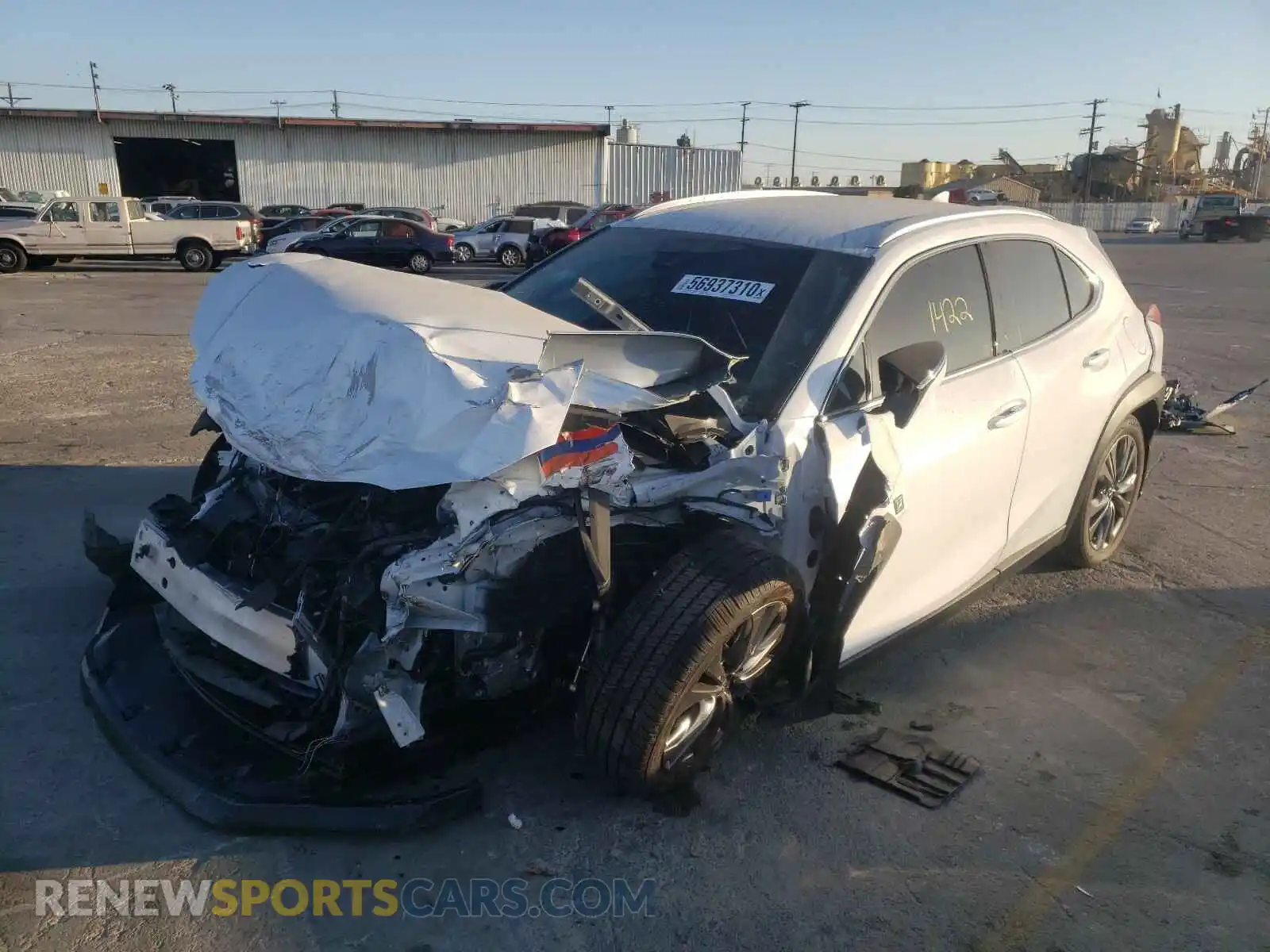 2 fotografías del automóvil dañado JTHE3JBH0L2029107 LEXUS UX 200 2020